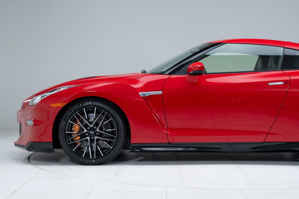 2024 Nissan GT-R 