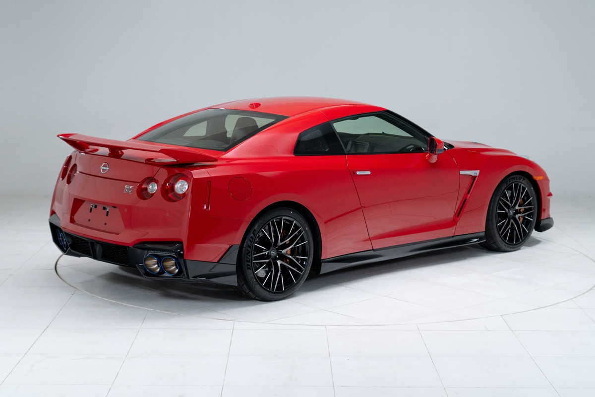 2024 Nissan GT-R 
