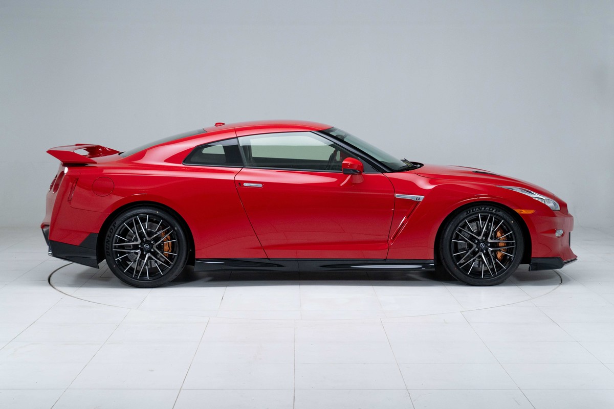 2024 Nissan GT-R 