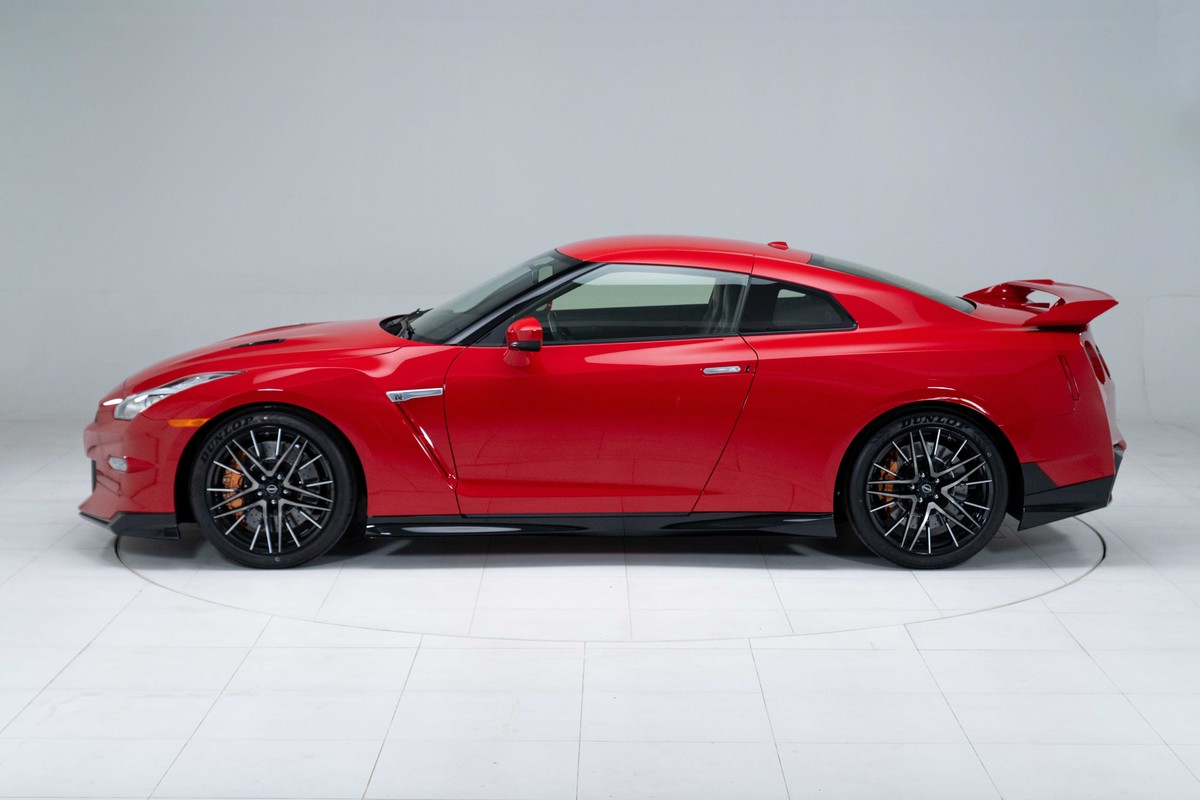 2024 Nissan GT-R 