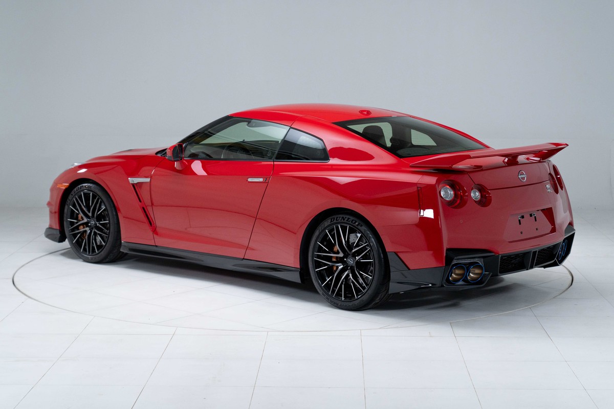 2024 Nissan GT-R 