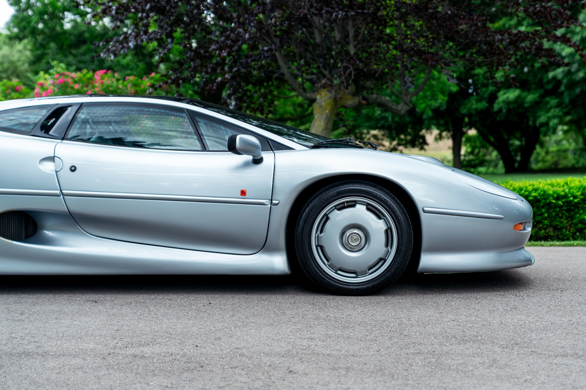 1993 Jaguar XJ220 