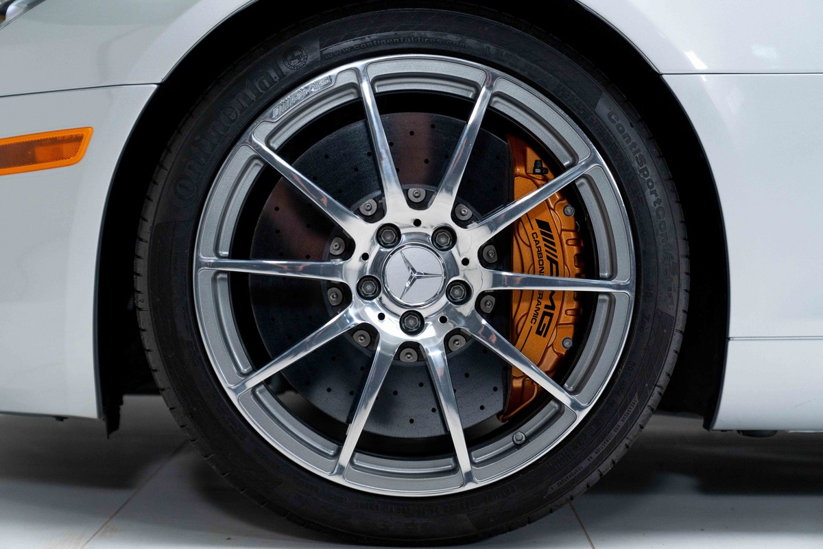 2011 Mercedes-Benz SLS 