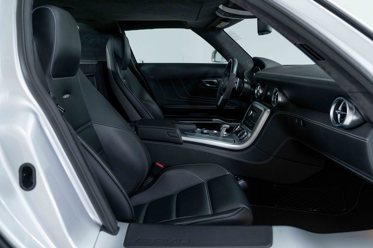 2011 Mercedes-Benz SLS 