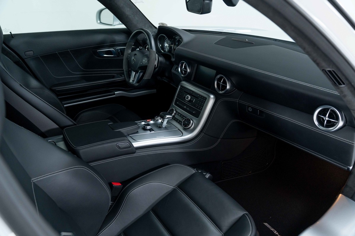 2011 Mercedes-Benz SLS 