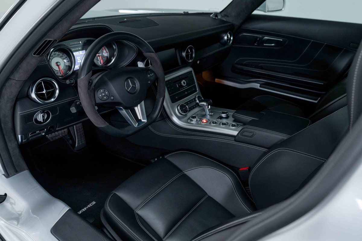 2011 Mercedes-Benz SLS 