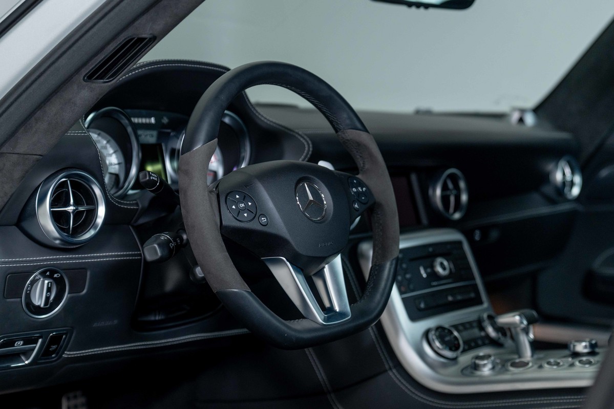 2011 Mercedes-Benz SLS 