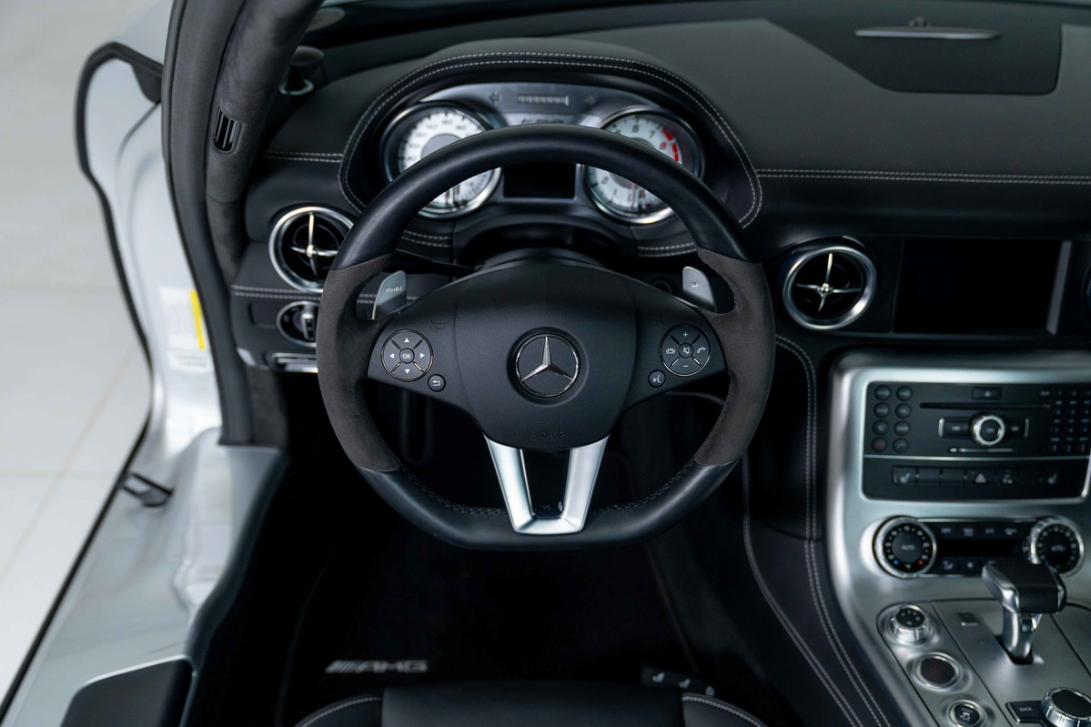 2011 Mercedes-Benz SLS 